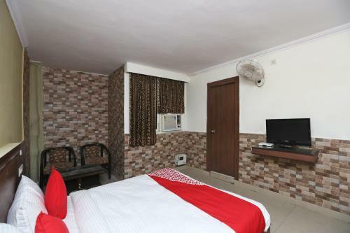 Oyo 13672 Hotel Dhruv