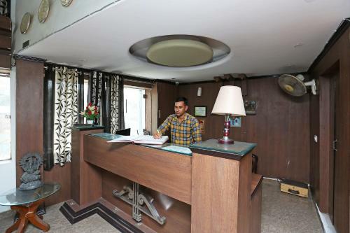 Oyo 13672 Hotel Dhruv