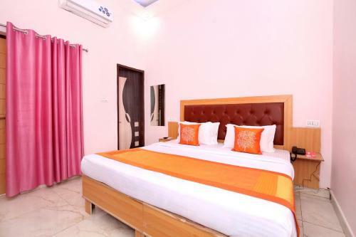 Oyo 11497 Hotel Sharnam