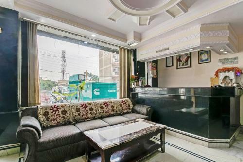 Oyo 24888 Hotel Sham Palace