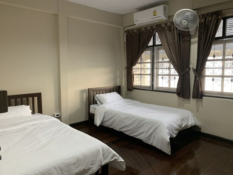 Hotel Calm Back Home