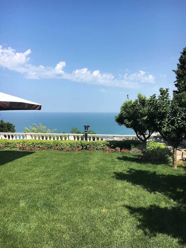 Secret Garden - Suites & Apartments