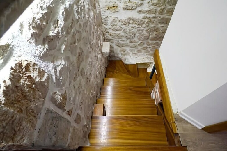 Villa Mons