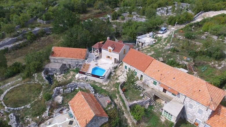 Villa Mons