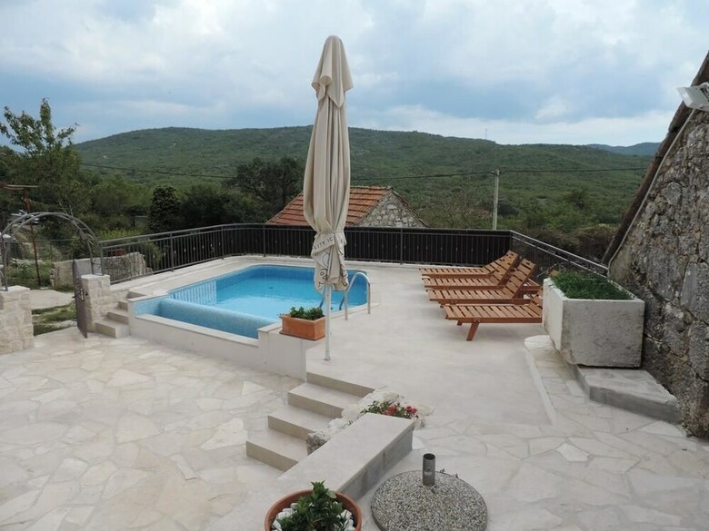 Villa Mons