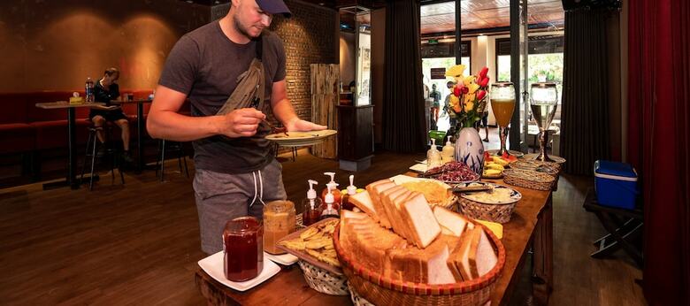 Hostal Cococha Hostel & Pool Club - Adult Only