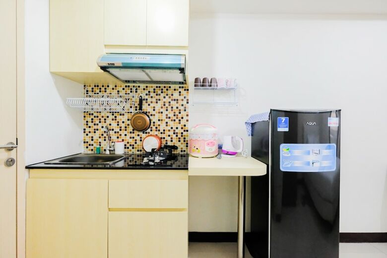 Simple Furnished Studio 19 Avenue Apartment