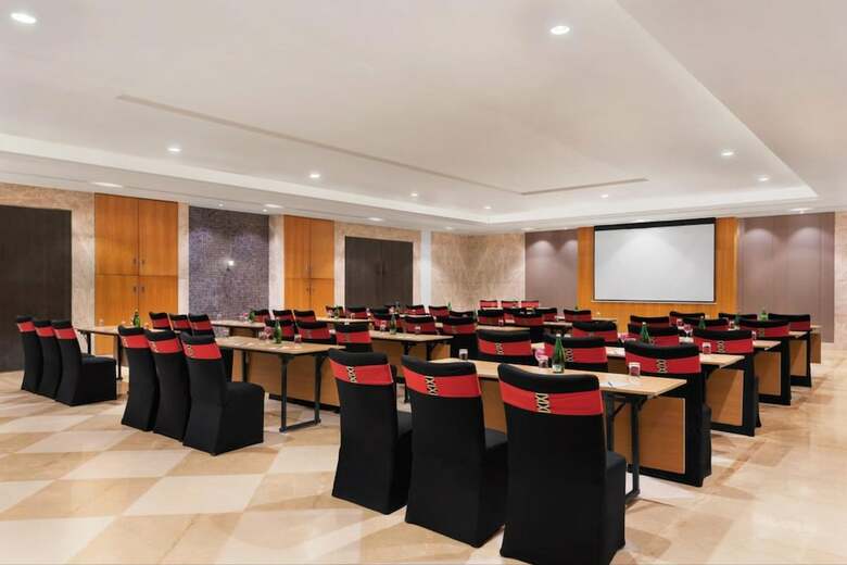 Ramada Plaza By Wyndham Lucknow Hotel And Convention Centre