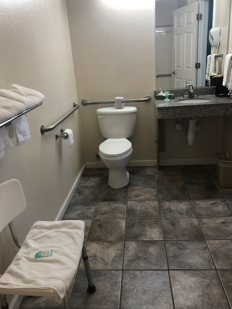 Hotel Clairmont Inn