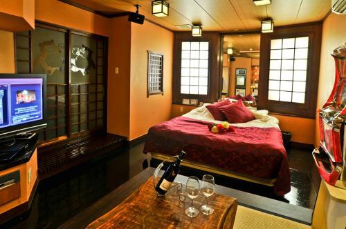 Hotel Omochabako (Love Hotel)
