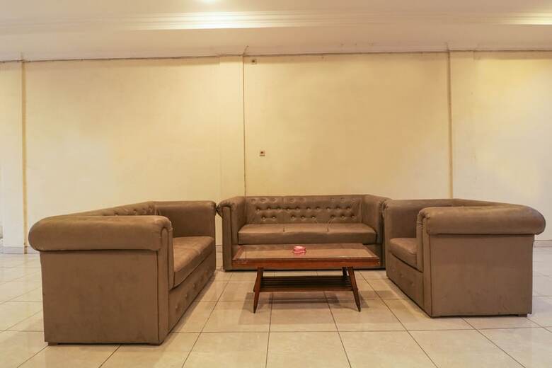 Hostal Oyo 1117 New Garuda Hotel
