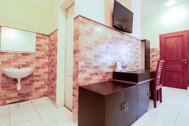 Hostal Oyo 1117 New Garuda Hotel