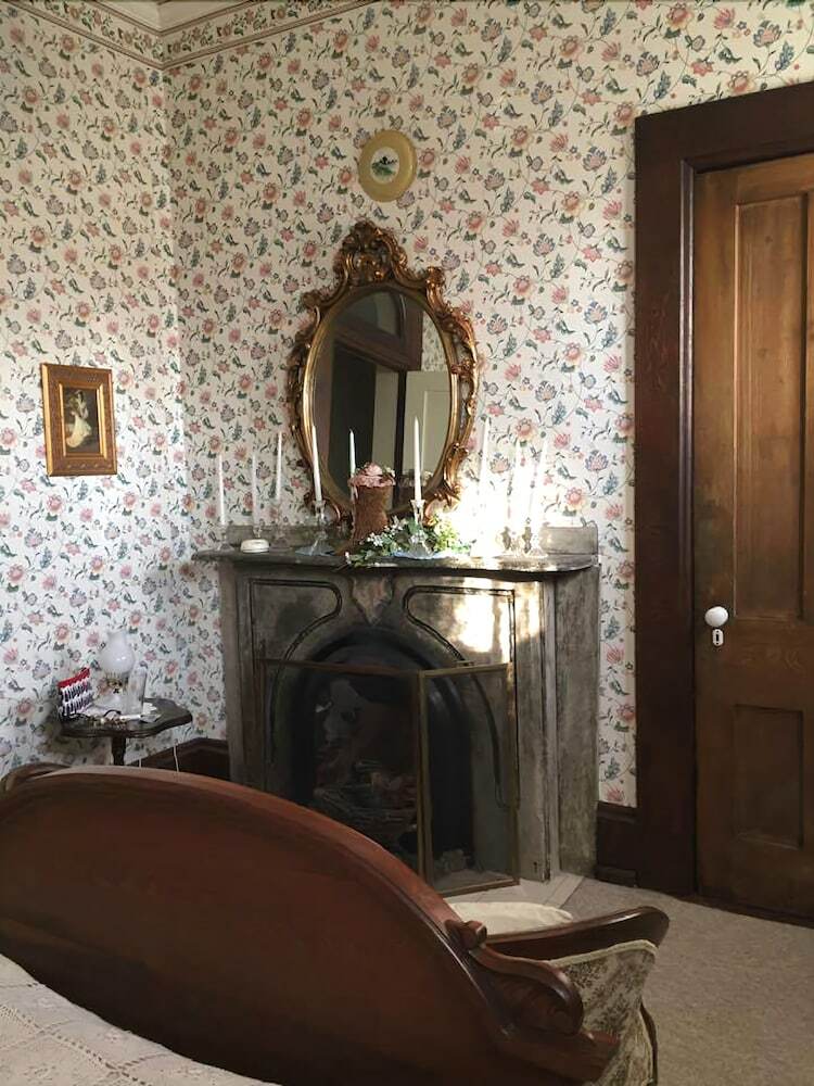 Bed & Breakfast 1873 Victorian Rose