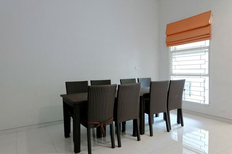 Hostal Oyo 1023 Junggo Tentrem