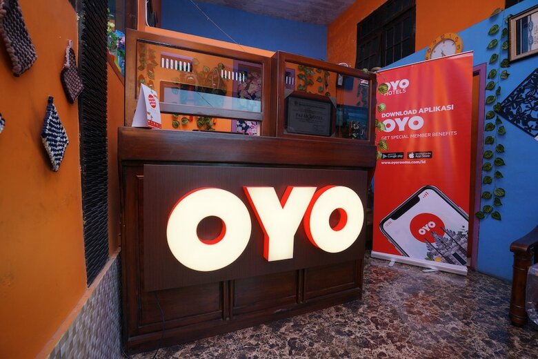 Hostal Oyo 927 Carina Hotel