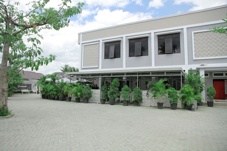 Oyo 1265 Zamrud Hotel