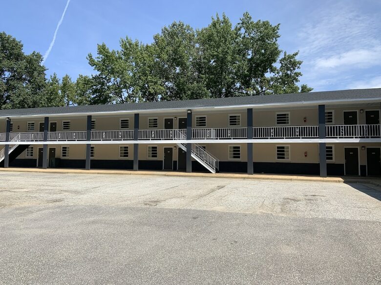 Hotel Birchwood Suites