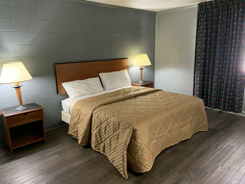 Hotel Birchwood Suites