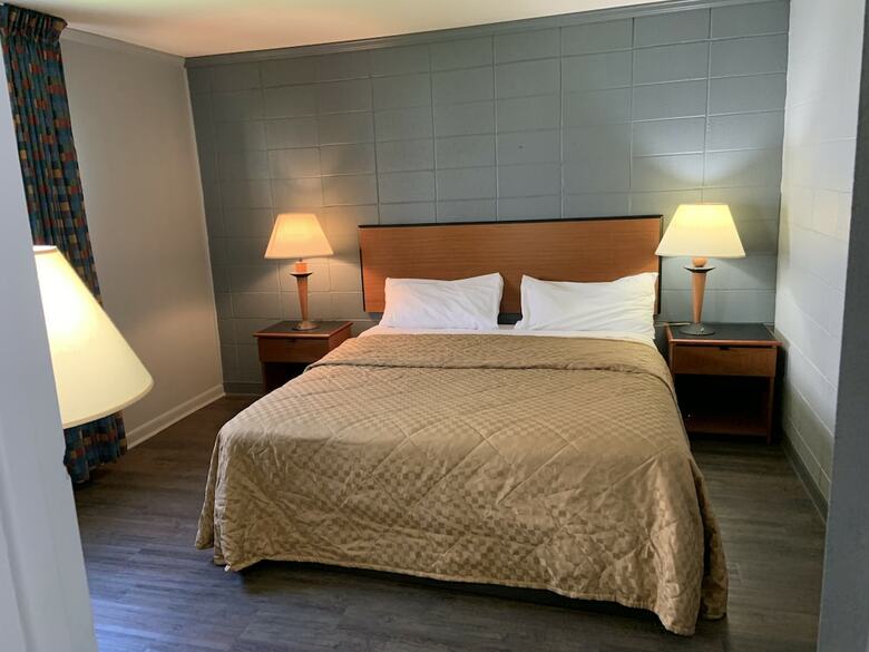Hotel Birchwood Suites