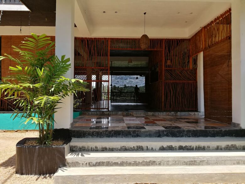 Hotel Macnara Traveller's Inn