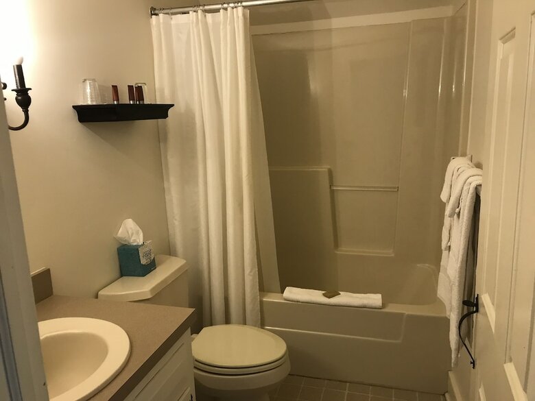 Bed & Breakfast Inn At Millrace Pond