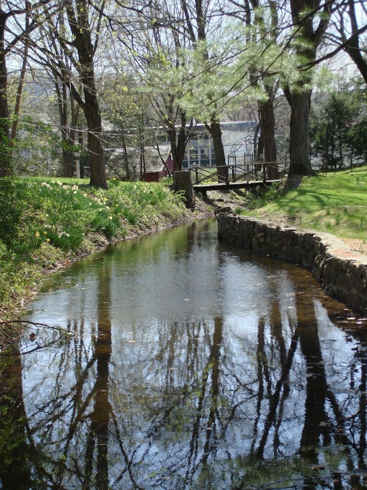 Bed & Breakfast Inn At Millrace Pond