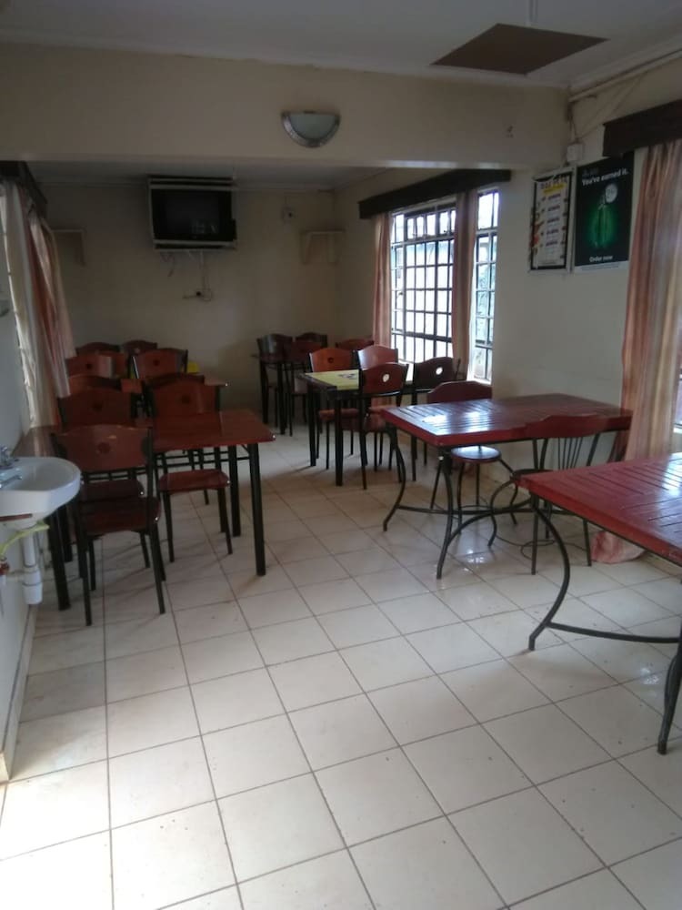 Hotel Usenge Sunset Resort