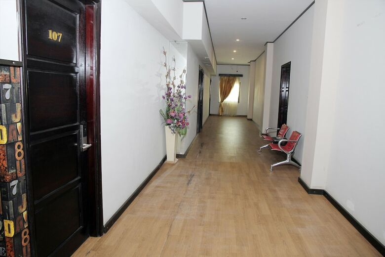 Hostal Oyo 1264 Brizky Hotel