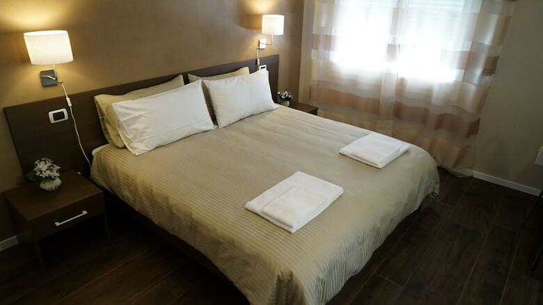 Hotel The White Building - Rooms