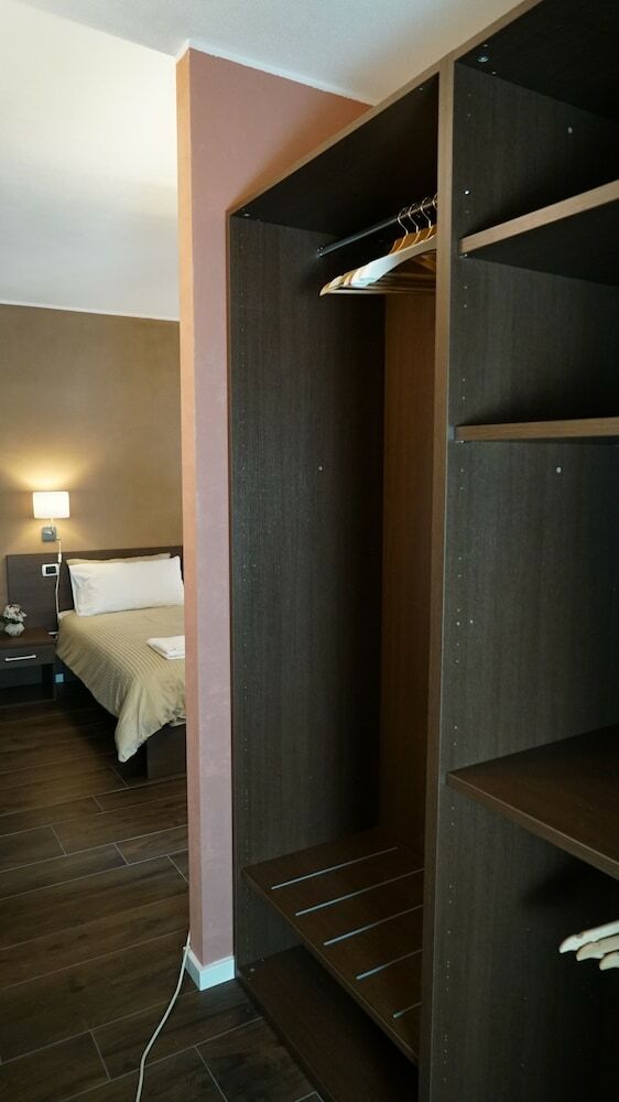 Hotel The White Building - Rooms