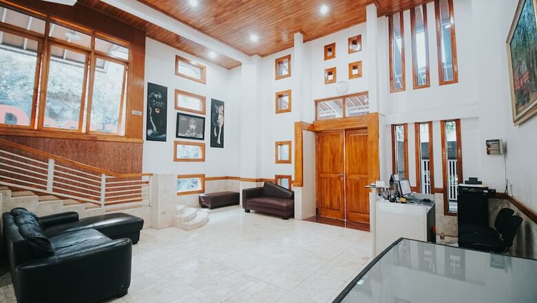 Hotel Oyo 1209 Tirtasari Nice Guesthouse