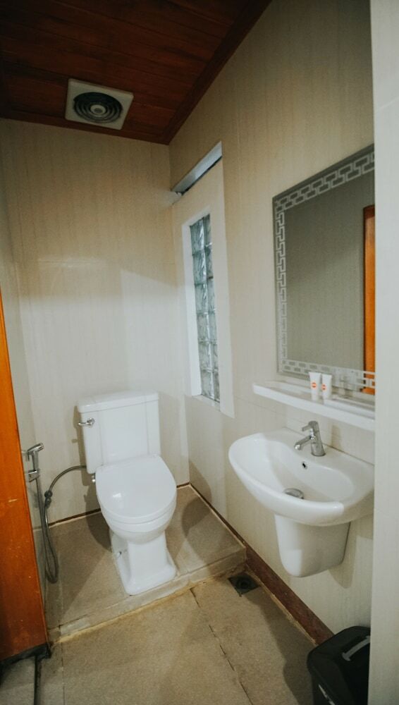 Hotel Oyo 1209 Tirtasari Nice Guesthouse