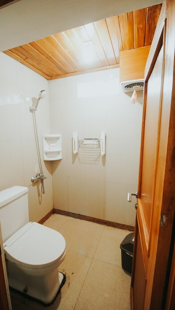 Hotel Oyo 1209 Tirtasari Nice Guesthouse