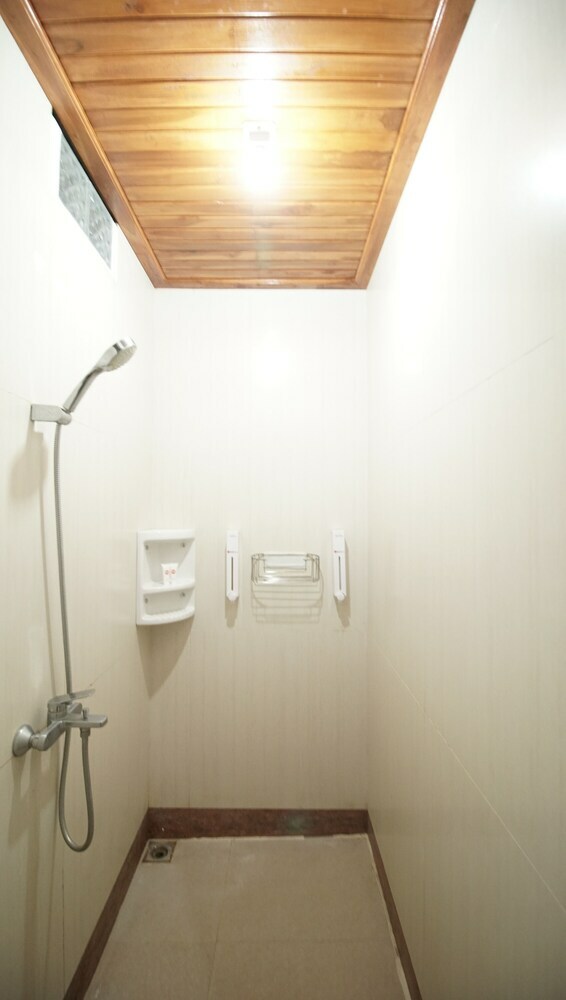 Hotel Oyo 1209 Tirtasari Nice Guesthouse
