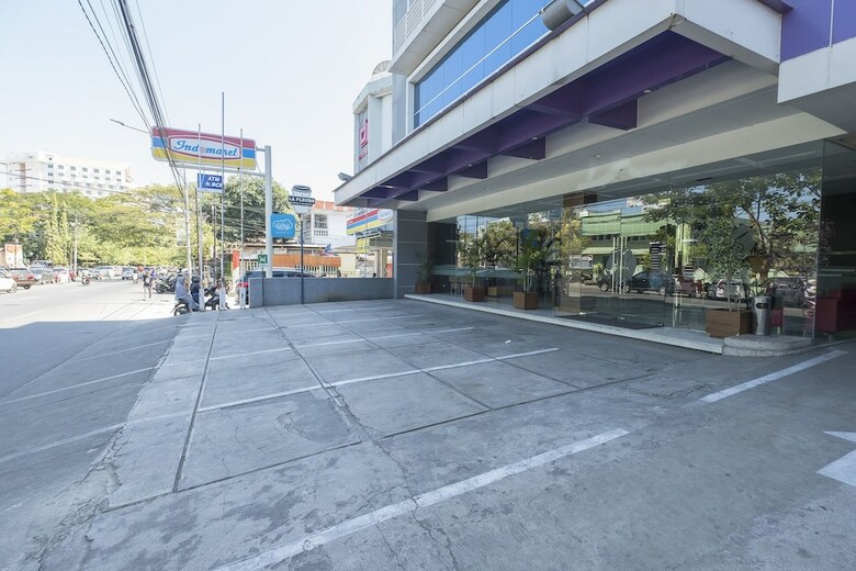 Capital O 1279 Hotel Grand Celino Makassar