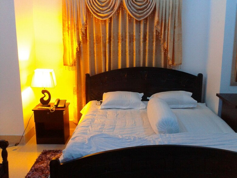 Hotel White Hall Guest House