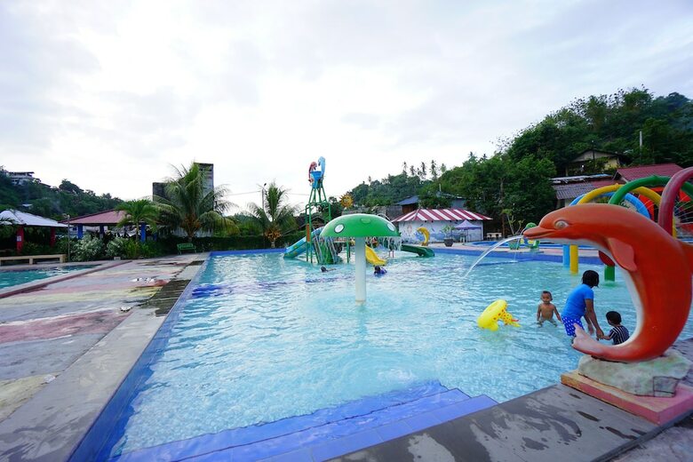 Hotel Oyo 1254 Golden Lake Resort