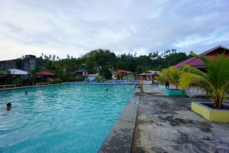 Hotel Oyo 1254 Golden Lake Resort