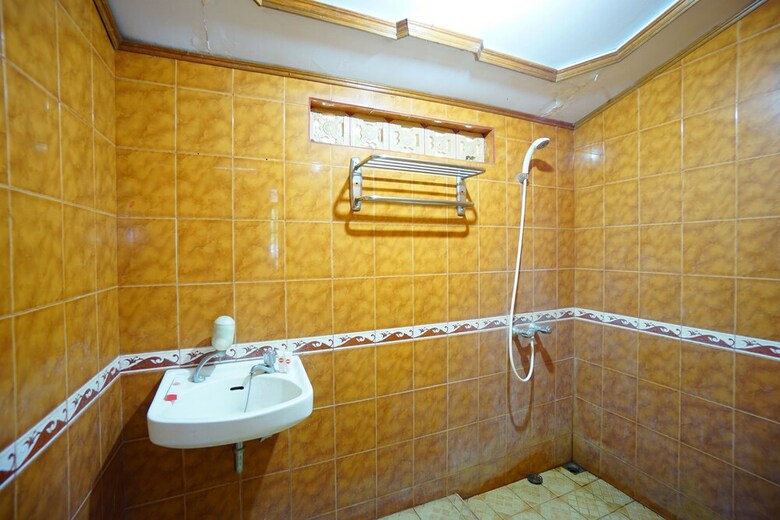 Hotel Oyo 1254 Golden Lake Resort