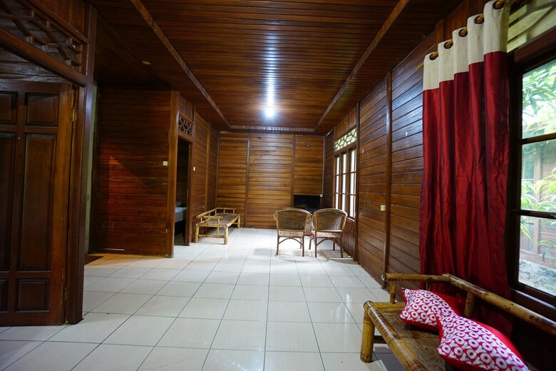 Hotel Oyo 1254 Golden Lake Resort