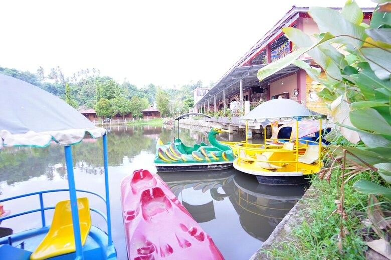 Hotel Oyo 1254 Golden Lake Resort