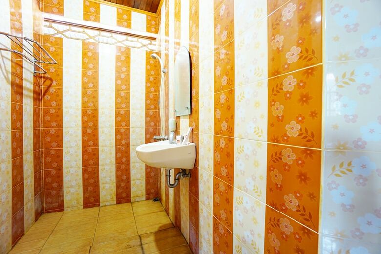 Hotel Oyo 1254 Golden Lake Resort
