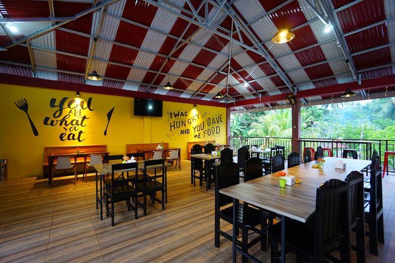 Hotel Oyo 1254 Golden Lake Resort