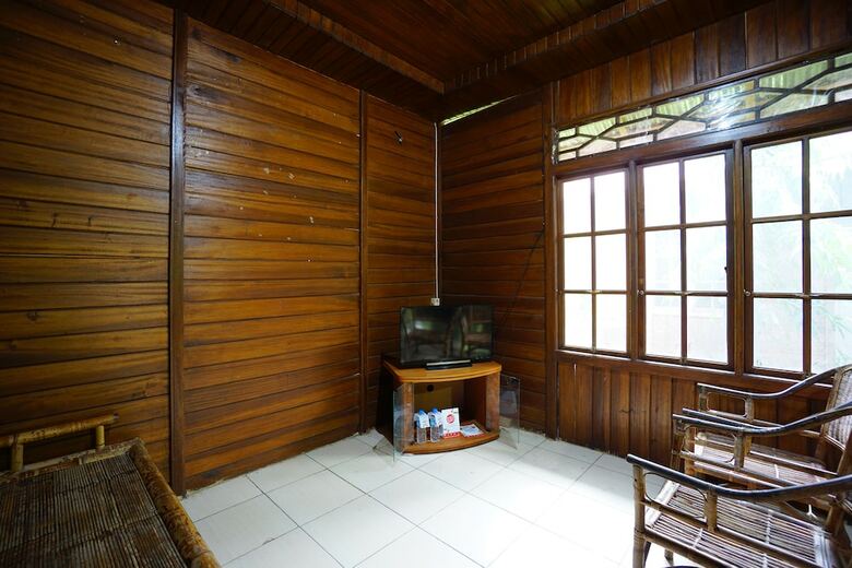 Hotel Oyo 1254 Golden Lake Resort