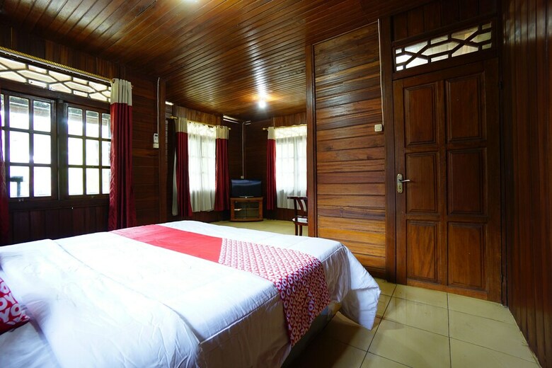 Hotel Oyo 1254 Golden Lake Resort
