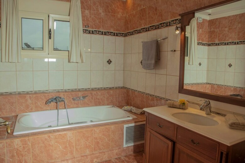 Beautiful Villa With Private Garden And Pool