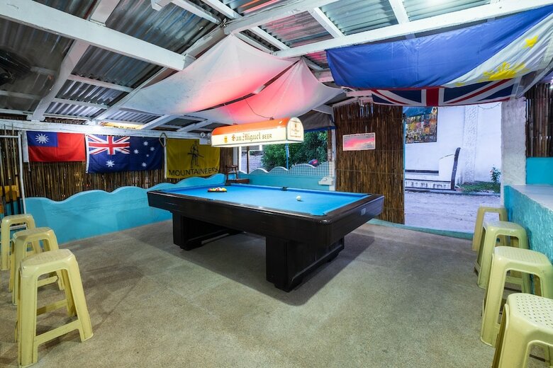 Hostal Gb Wight Accommodation & Restobar