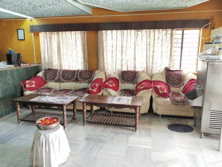 Iroomz Hotel Abhiman
