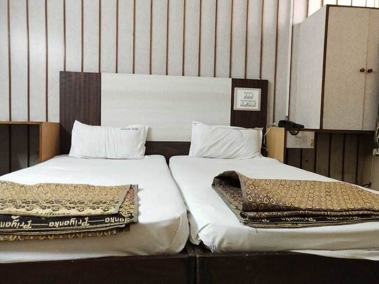Iroomz Hotel Abhiman