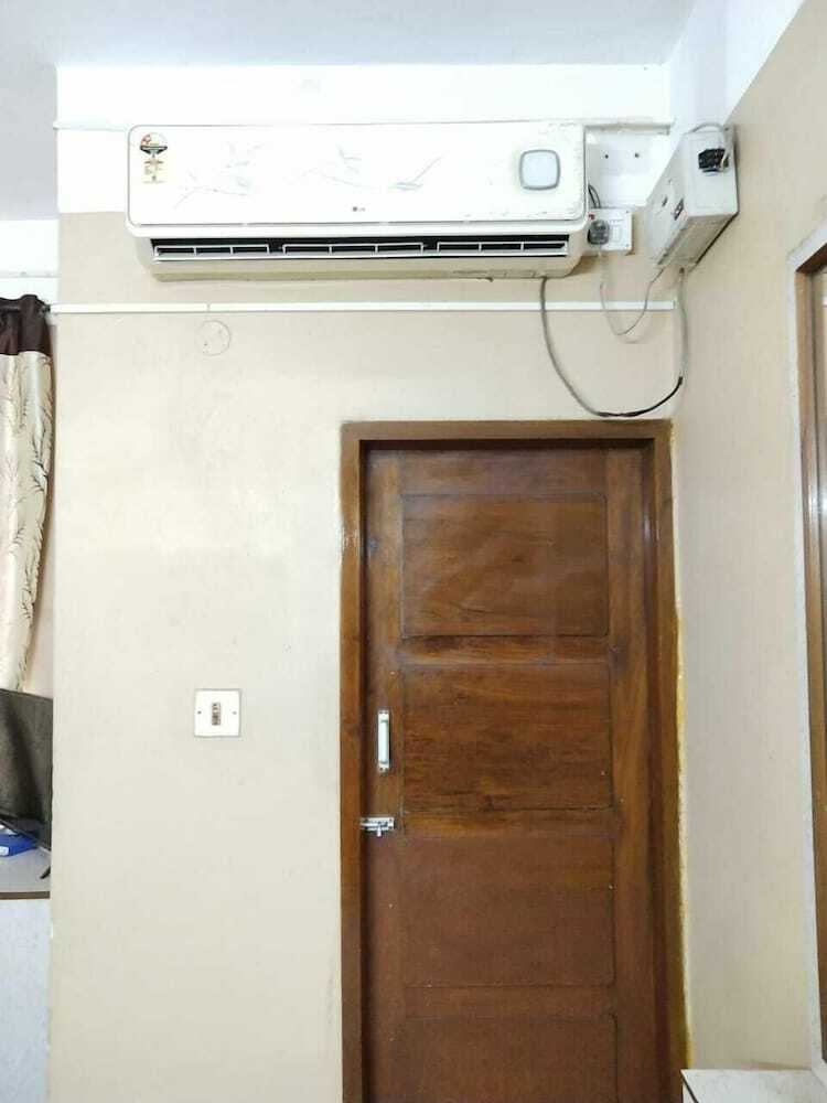 Iroomz Hotel Abhiman